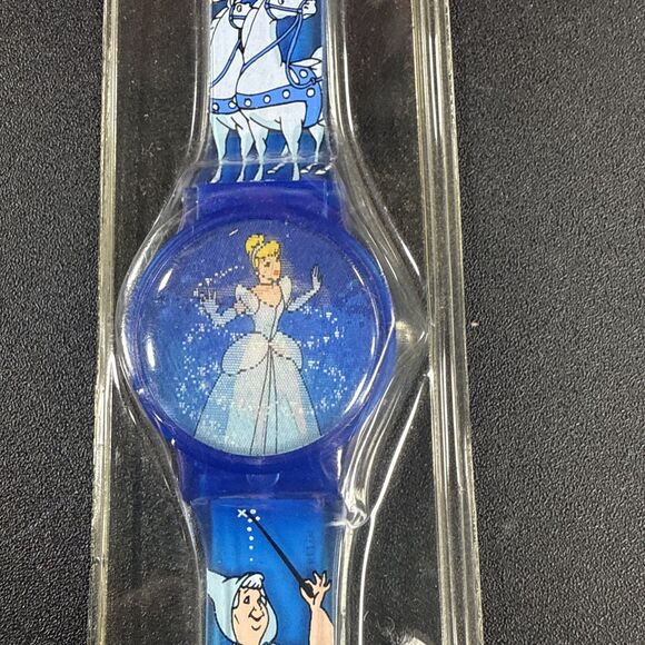 Vintage 90’s Disney Cinderella Lenticular Magic Motion Watch New - Picture 2 of 7
